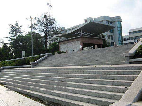 什(shi)麼是路邊(biān)石